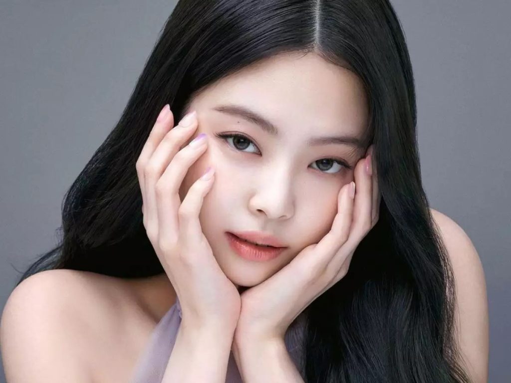 راز پوست شیشهای: علم پشت محصولات مراقبتی که پوست شما را متحول میکنند