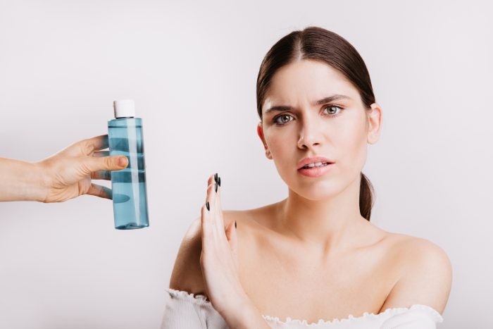 آیا پوست به استراحت از محصولات نیاز دارد؟ بررسی علمی مفهوم “Skin Fasting”