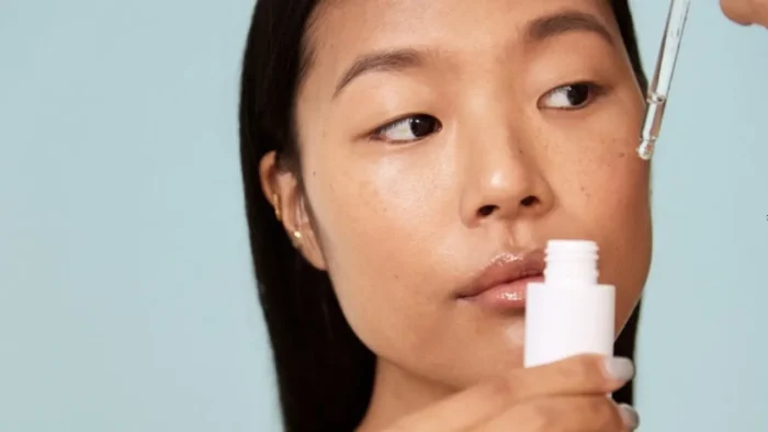 اسید تراپی چیست؟ معرفی ۱۲ اسید موثر برای جوانسازی پوست و درمان آکنه