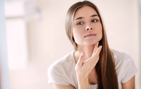 چگونه محصولات مراقبت از پوست با آسیب‌های محیطی مقابله می‌کنند؟