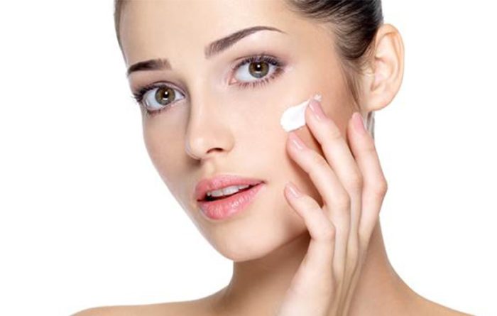 چگونه محصولات مراقبت از پوست با آسیب‌های محیطی مقابله می‌کنند؟