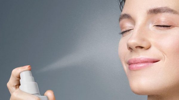 چگونه محصولات مراقبت از پوست به بهبود بافت پوست کمک می‌کنند؟