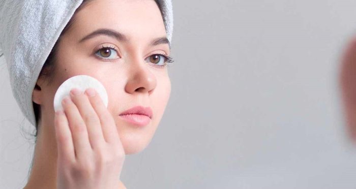 چگونه محصولات مراقبت از پوست به بهبود بافت پوست کمک می‌کنند؟